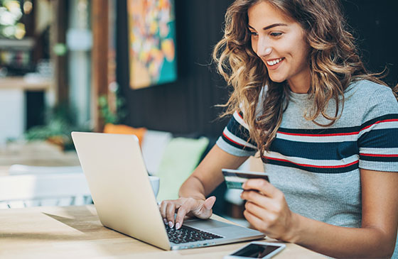 Person using computer to pay credit card balance